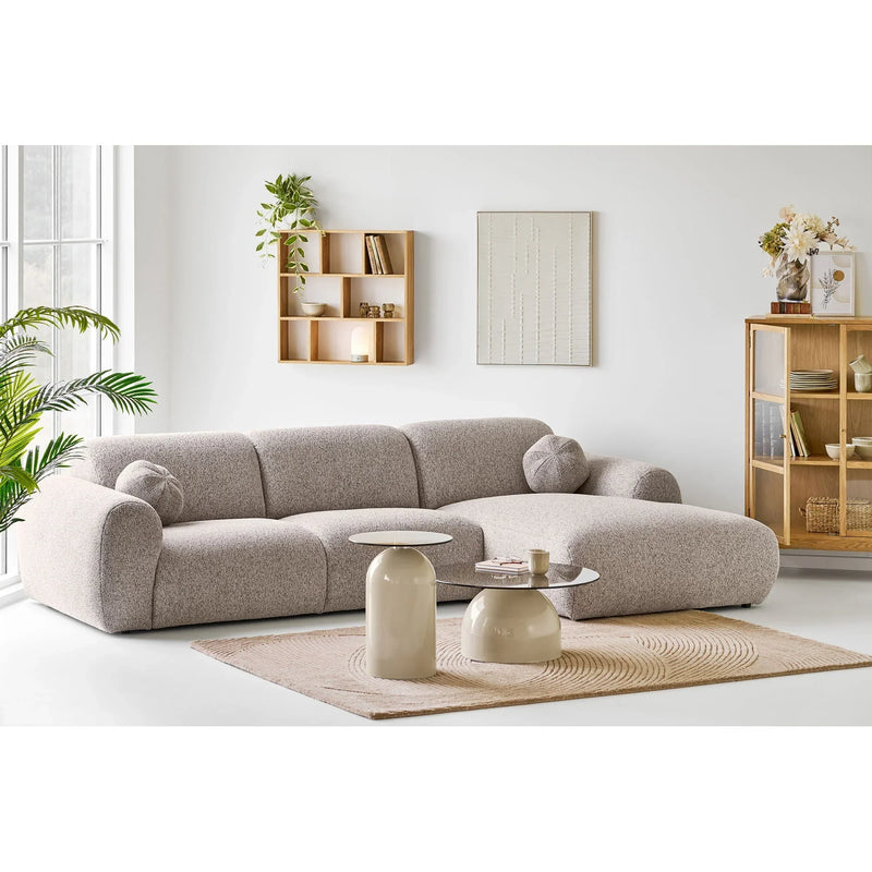 Comment décorer un grand mur de salon avec style