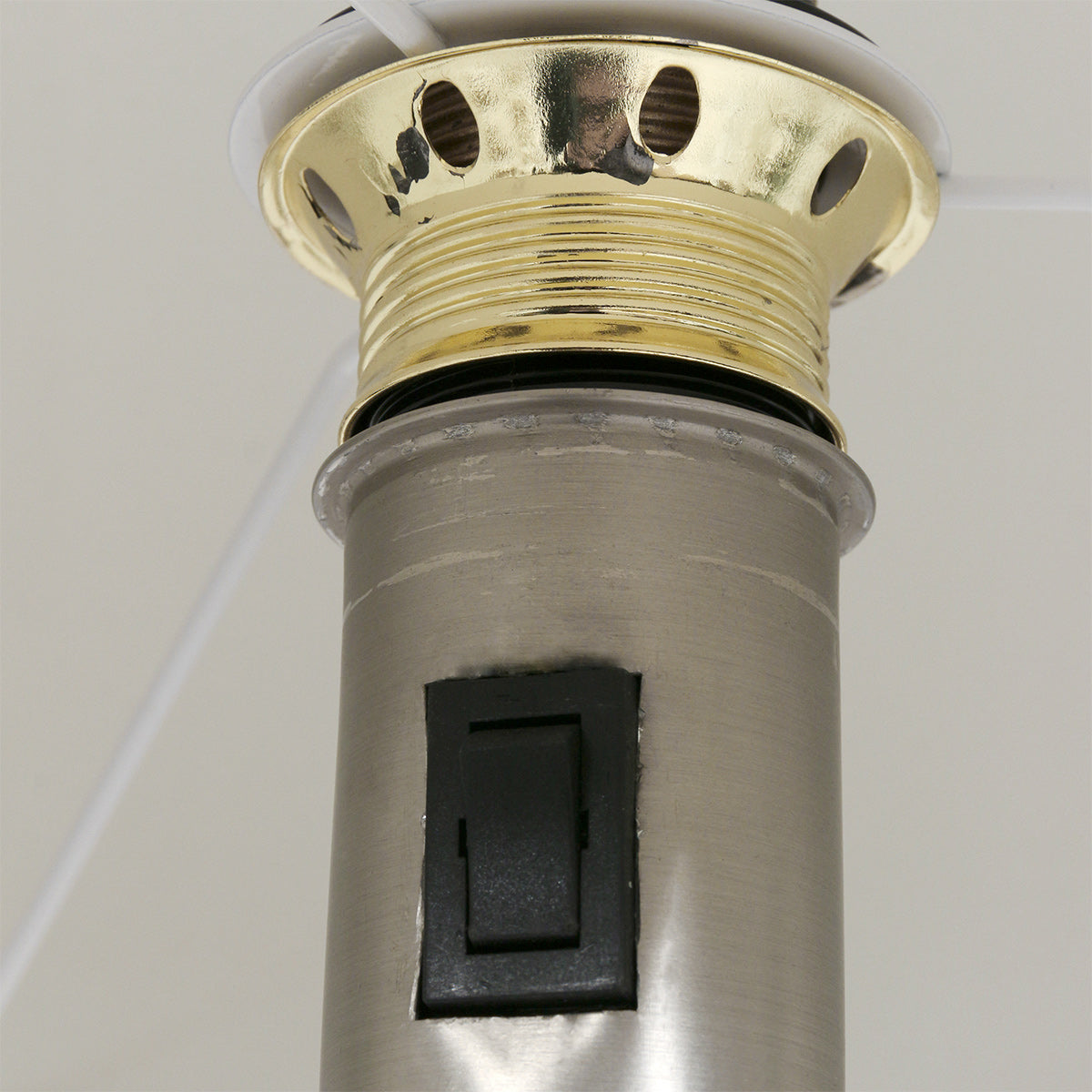 Lampadaire en métal brossé abat-jour blanc cylindre – H160 cm