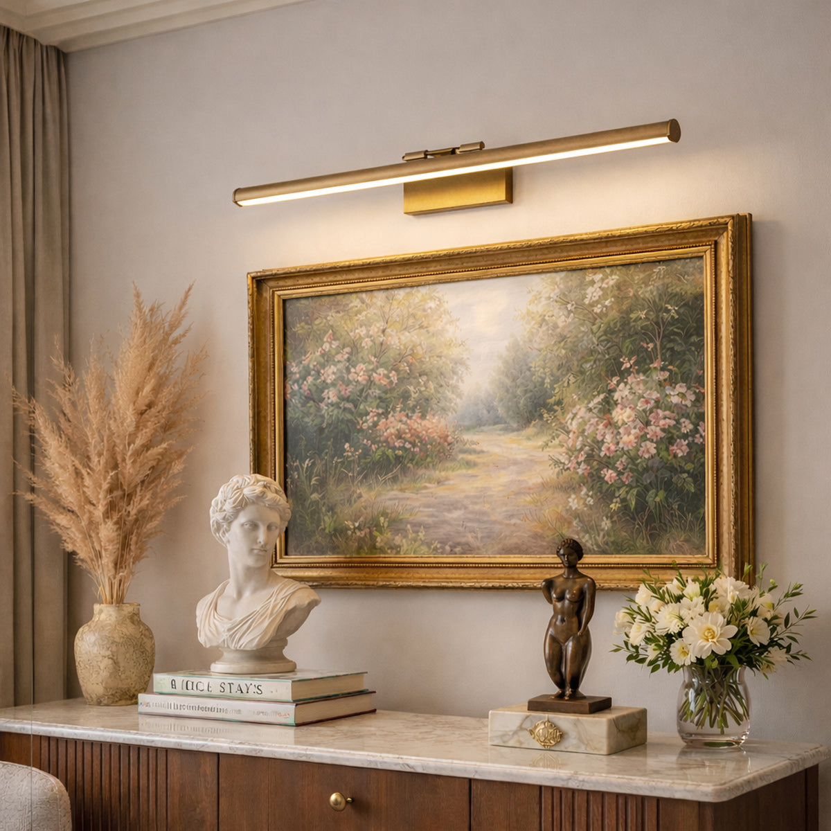 Applique murale dorée LED orientable en métal brossé – 60 cm