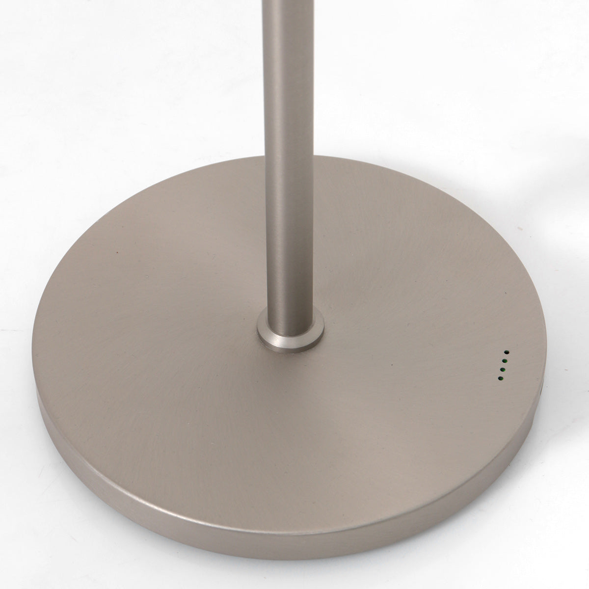Lampadaire en métal argenté avec bras articulé et batterie rechargeable