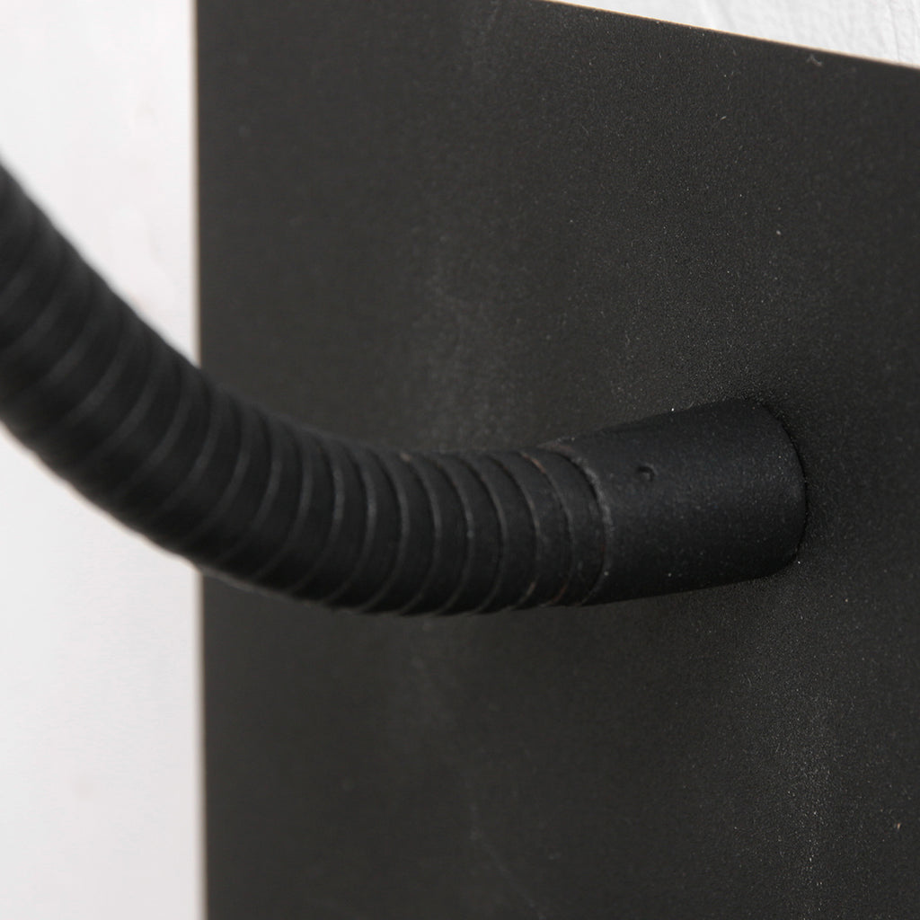 Applique murale noire en métal avec chargeur sans fil et ports USB