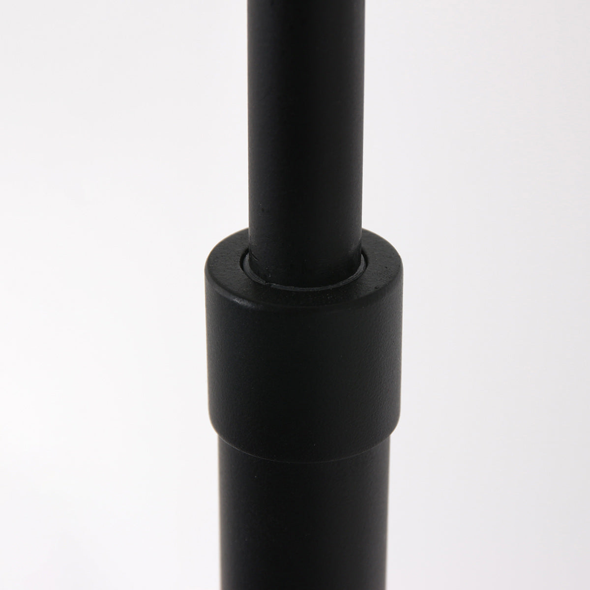 Lampadaire rotin naturel à structure articulée noire – Ø40 cm