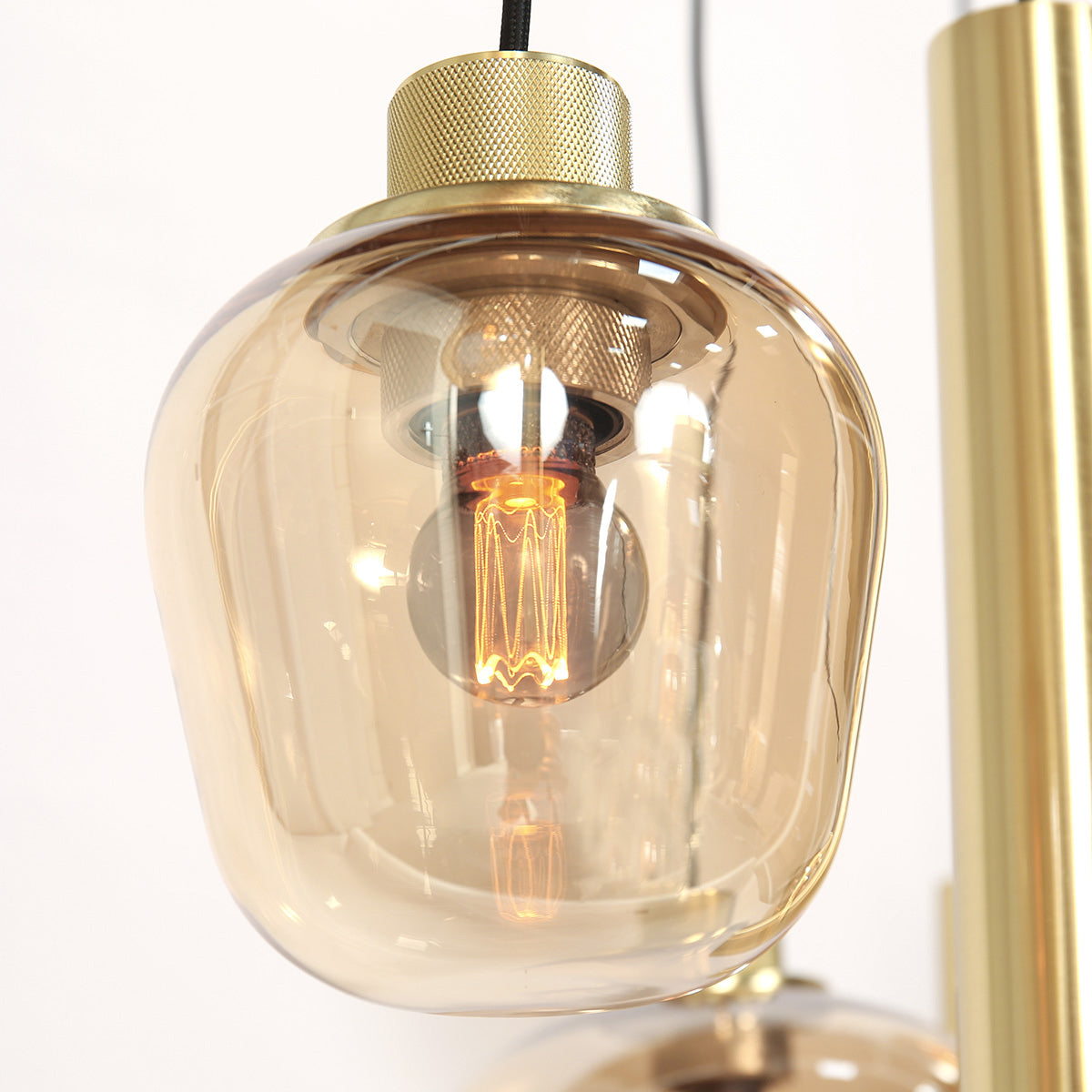 Suspension multiple en verre ambré et laiton doré pour éclairage chaleureux – 140x44 cm
