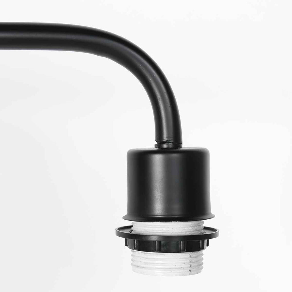 Lampadaire en métal noir avec bras courbé et abat-jour cylindrique – H165 cm