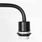 Lampadaire en métal noir avec bras courbé et abat-jour cylindrique – H165 cm