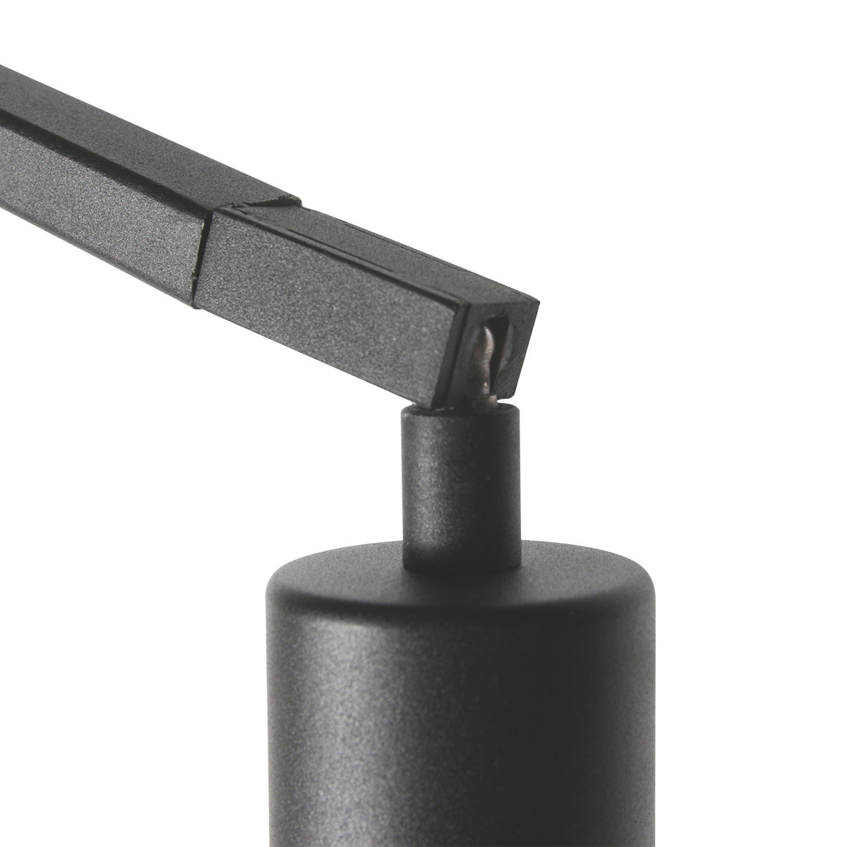 Lampadaire en métal noir avec abat-jour en rotin naturel – H173 cm