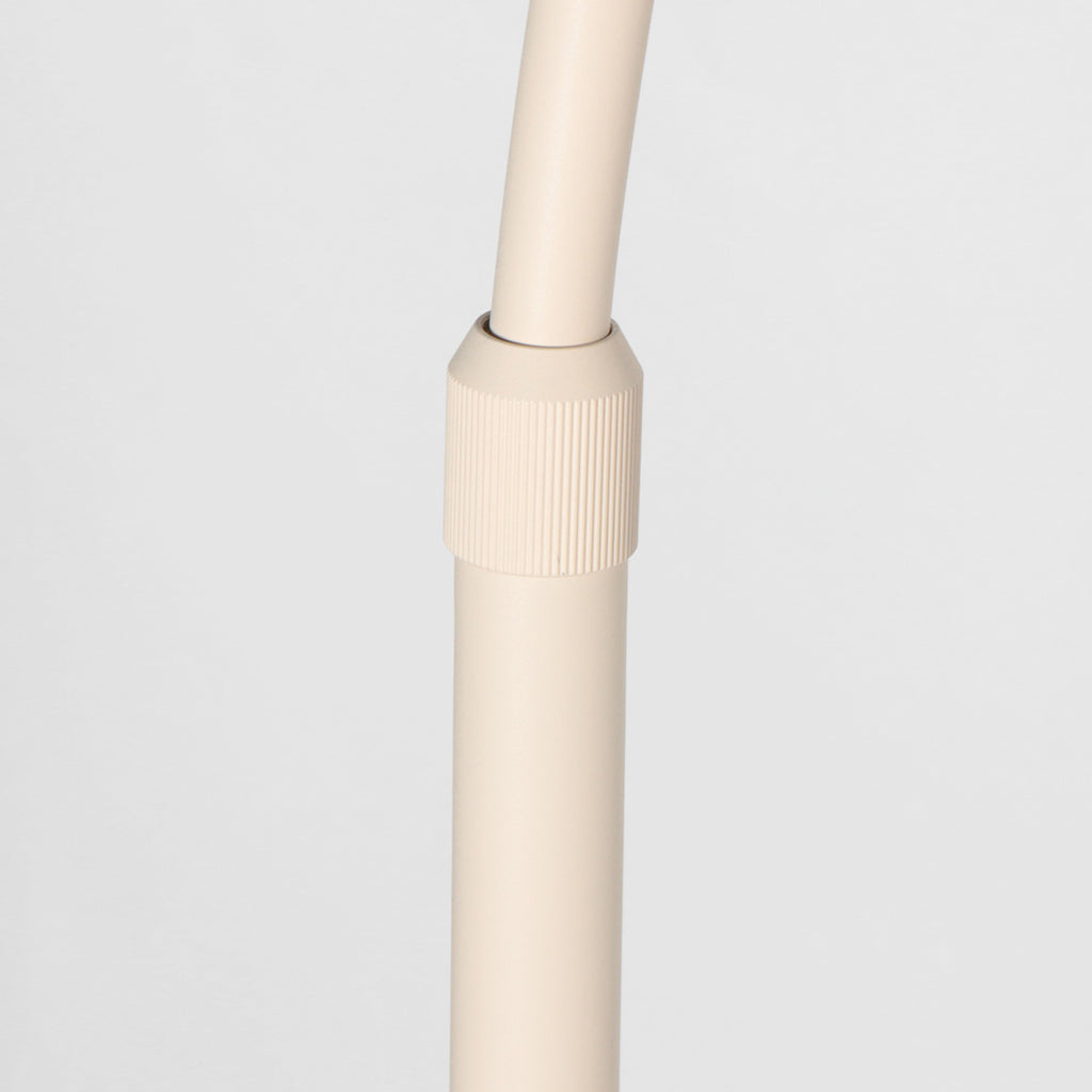 Lampadaire arc métal crème avec abat-jour blanc opalin – H240 cm