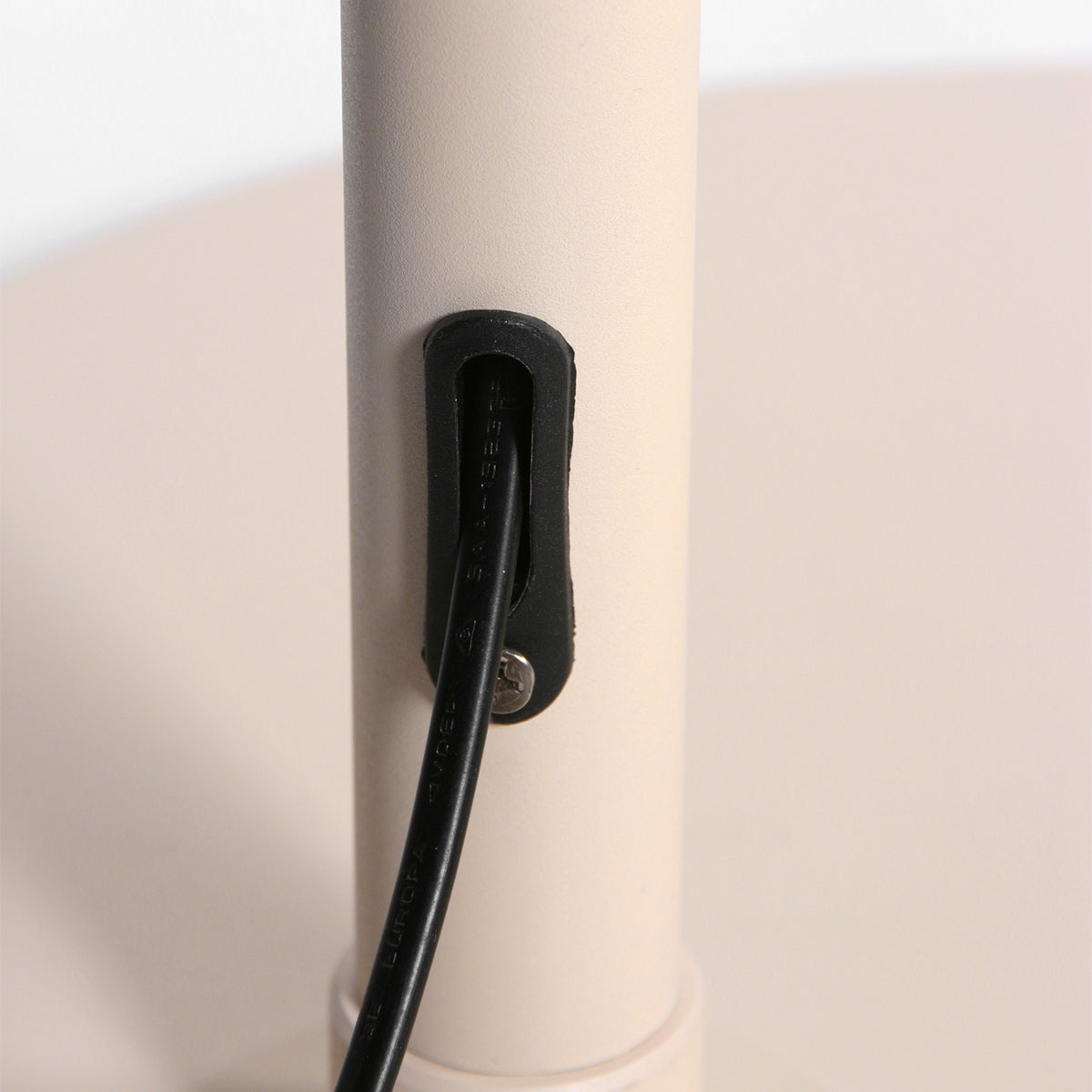 Lampadaire arc métal crème avec abat-jour blanc opalin – H240 cm