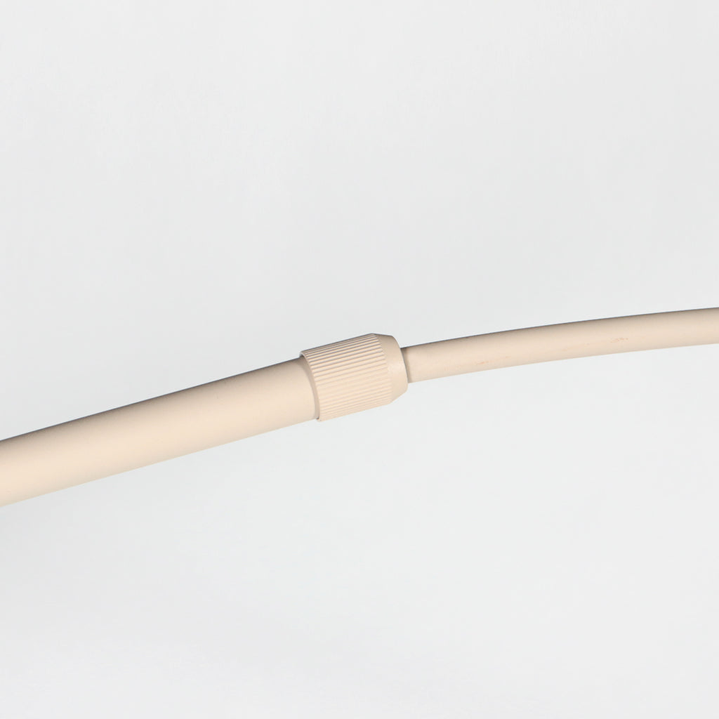 Lampadaire arc en métal crème abat-jour rotin tressé – H240 cm