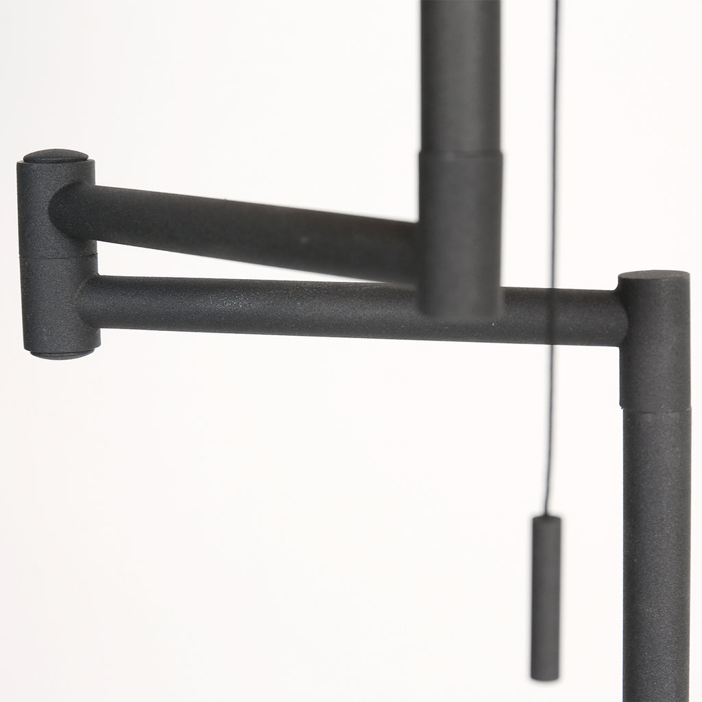 Lampadaire métal noir mat avec abat-jour conique or intérieur – H154 cm
