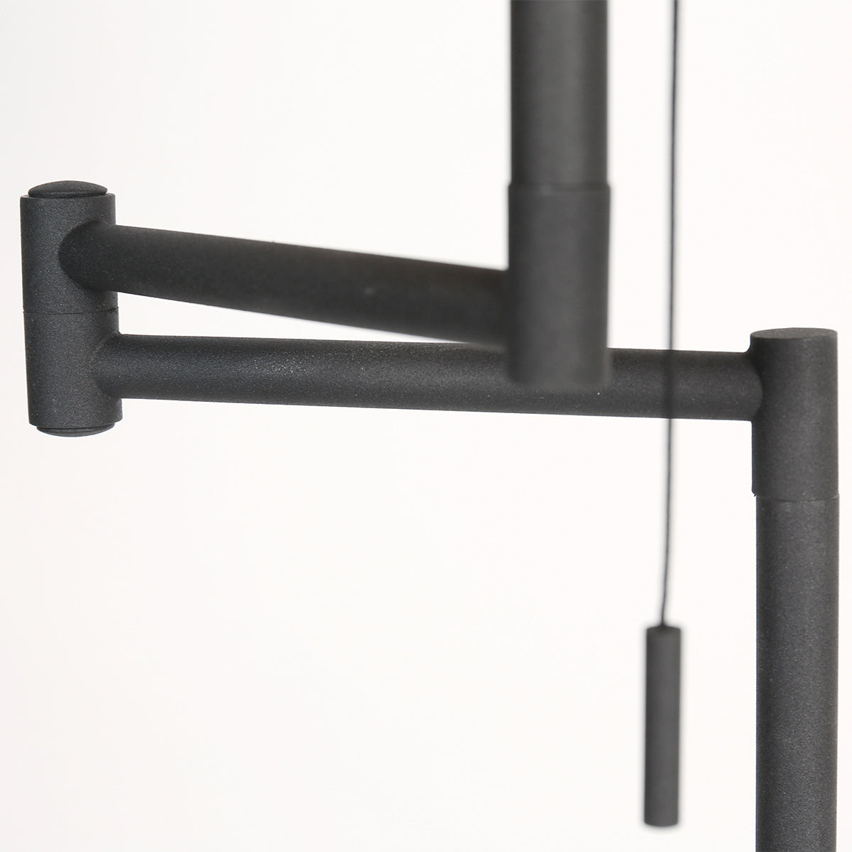 Lampadaire métal noir mat avec abat-jour conique or intérieur – H154 cm