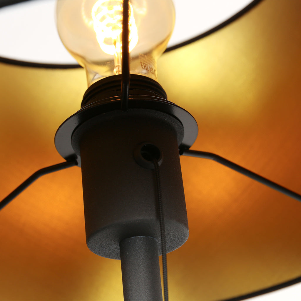 Lampadaire métal noir mat avec abat-jour conique or intérieur – H154 cm