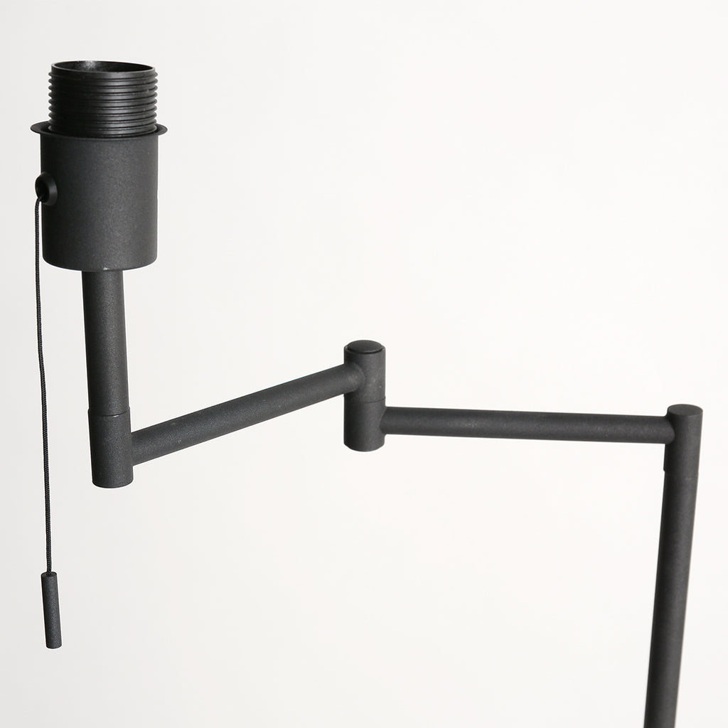Lampadaire métal noir mat avec abat-jour conique or intérieur – H154 cm