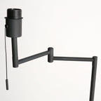 Lampadaire métal noir mat avec abat-jour conique or intérieur – H154 cm