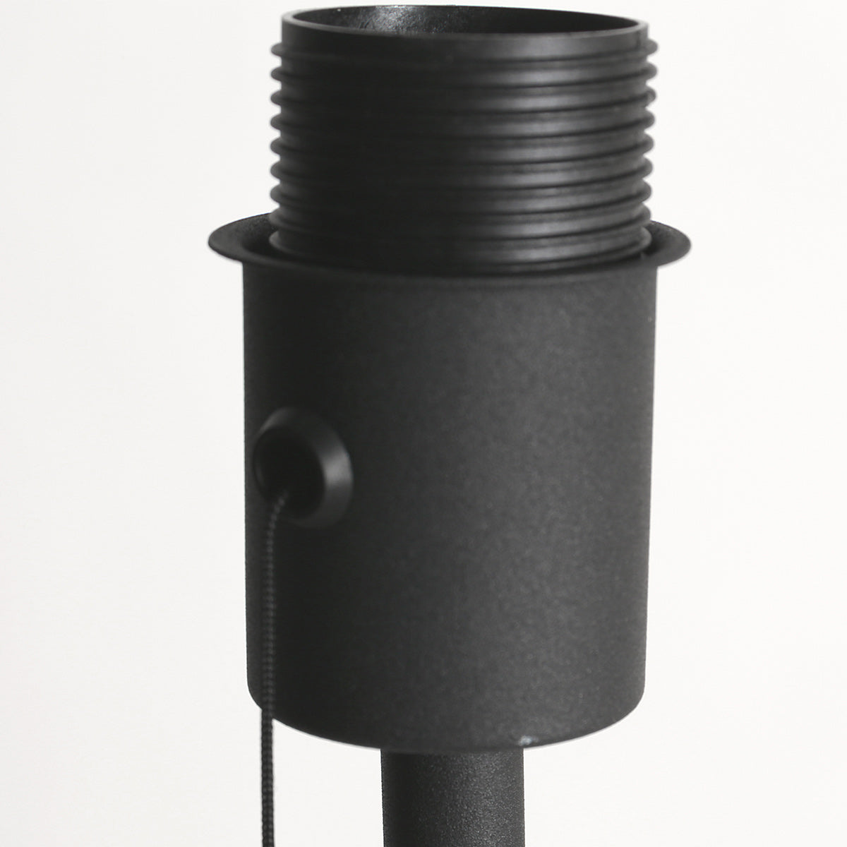 Lampadaire métal noir mat avec abat-jour conique or intérieur – H154 cm