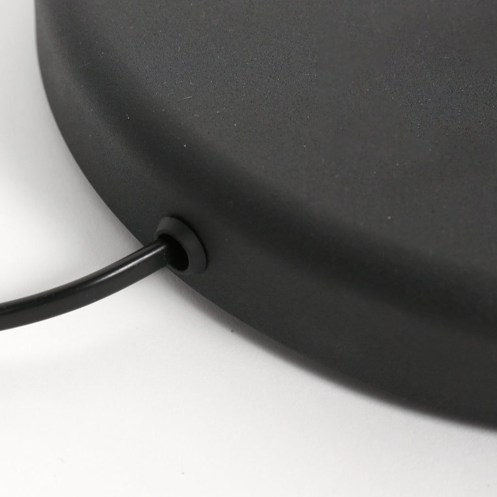 Lampadaire métal noir mat avec abat-jour conique or intérieur – H154 cm