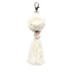 Porte-clés pompon en coton écru avec coquillages naturels