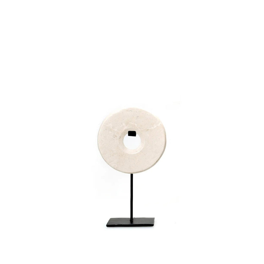 Disque en marbre blanc sur socle déco minimaliste