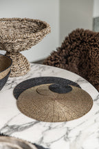 Set de table rond en perles noires motif rayonnant