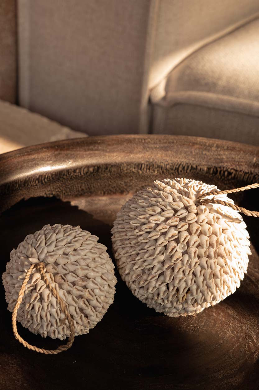 Boule décorative en coquillages blancs – Ø12 cm