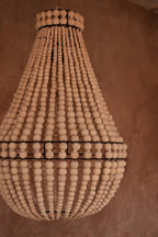 Suspension goutte en perles de bois naturelles – H73 cm