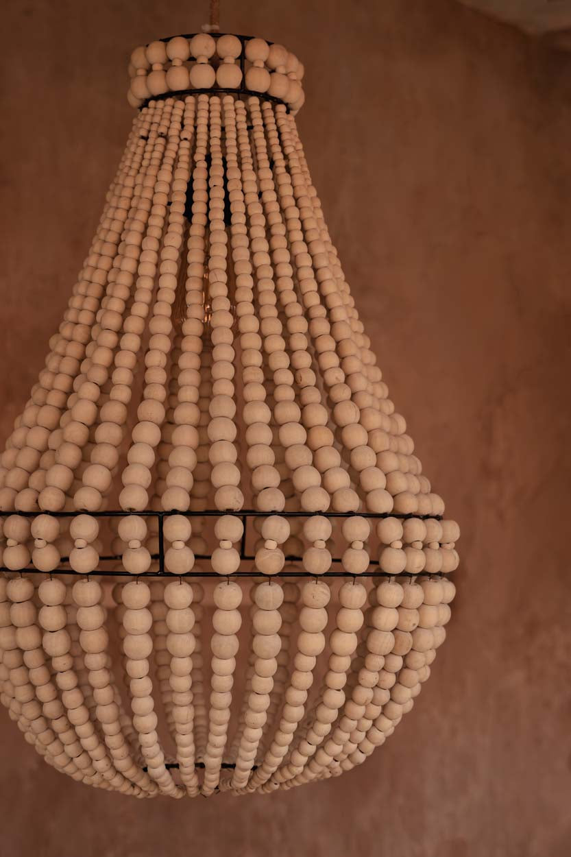 Suspension goutte en perles de bois naturelles – H73 cm