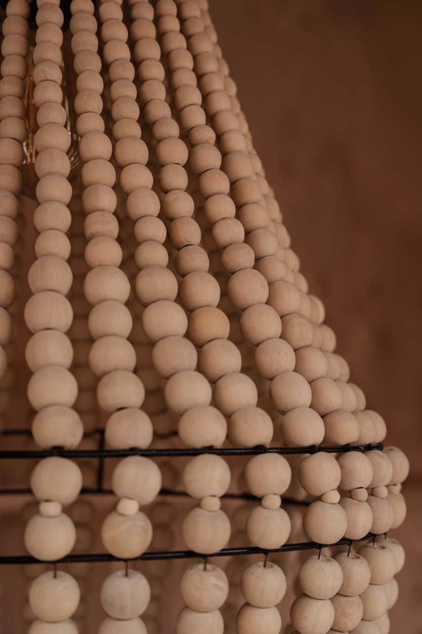 Suspension goutte en perles de bois naturelles – H73 cm