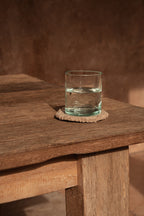 Gobelet en verre recyclé vert d’eau forme organique artisanale