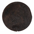 Table d'appoint en bois massif brun foncé, forme totem sculptée - H60 cm
