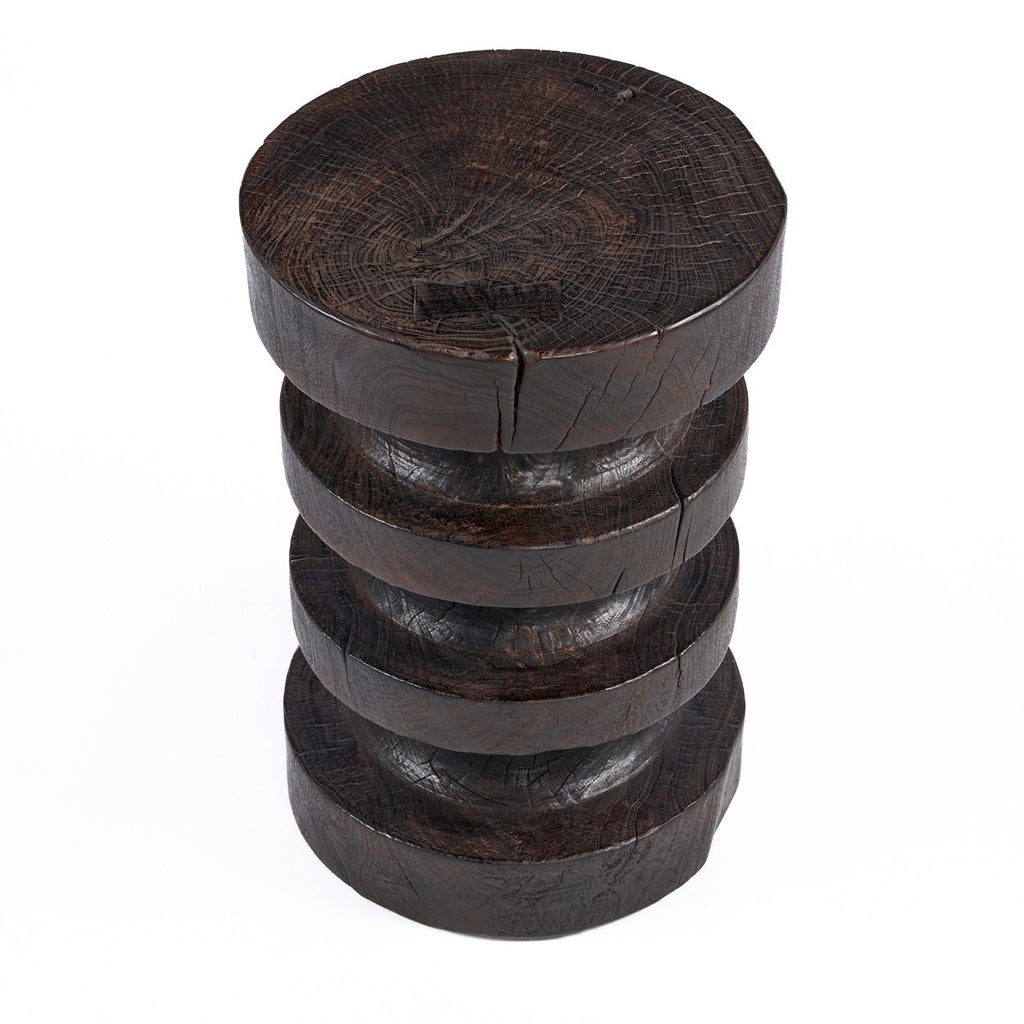 Table d'appoint en bois massif brun foncé, forme totem sculptée - H60 cm