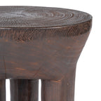 Tabouret en bois massif brun foncé sculpté à la main
