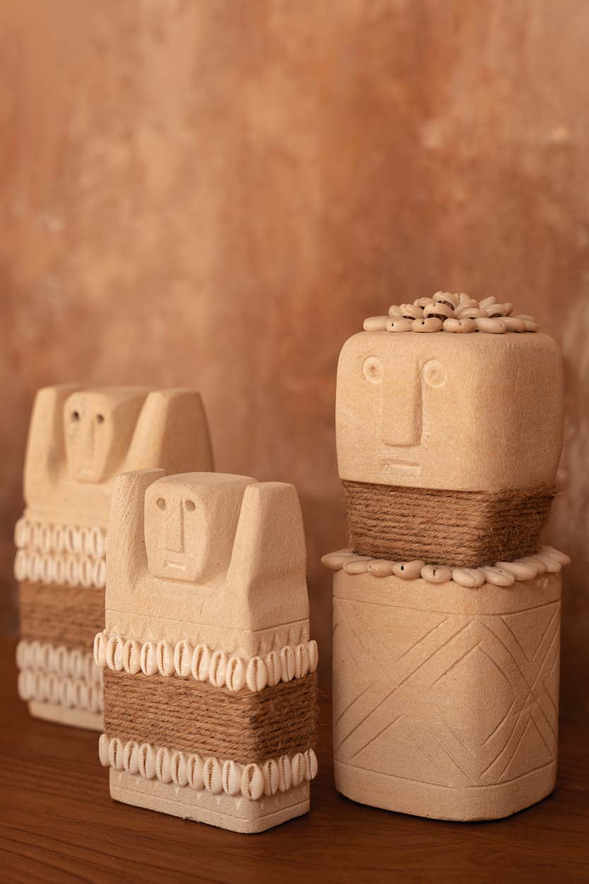 Statue décorative en grès avec coquillages – 14x8 cm