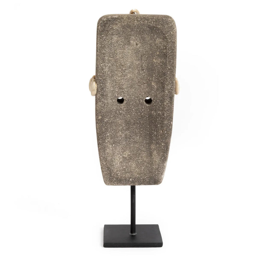 Pierre de Sumba sculptée à la main en grès gris ornée de coquillages blancs