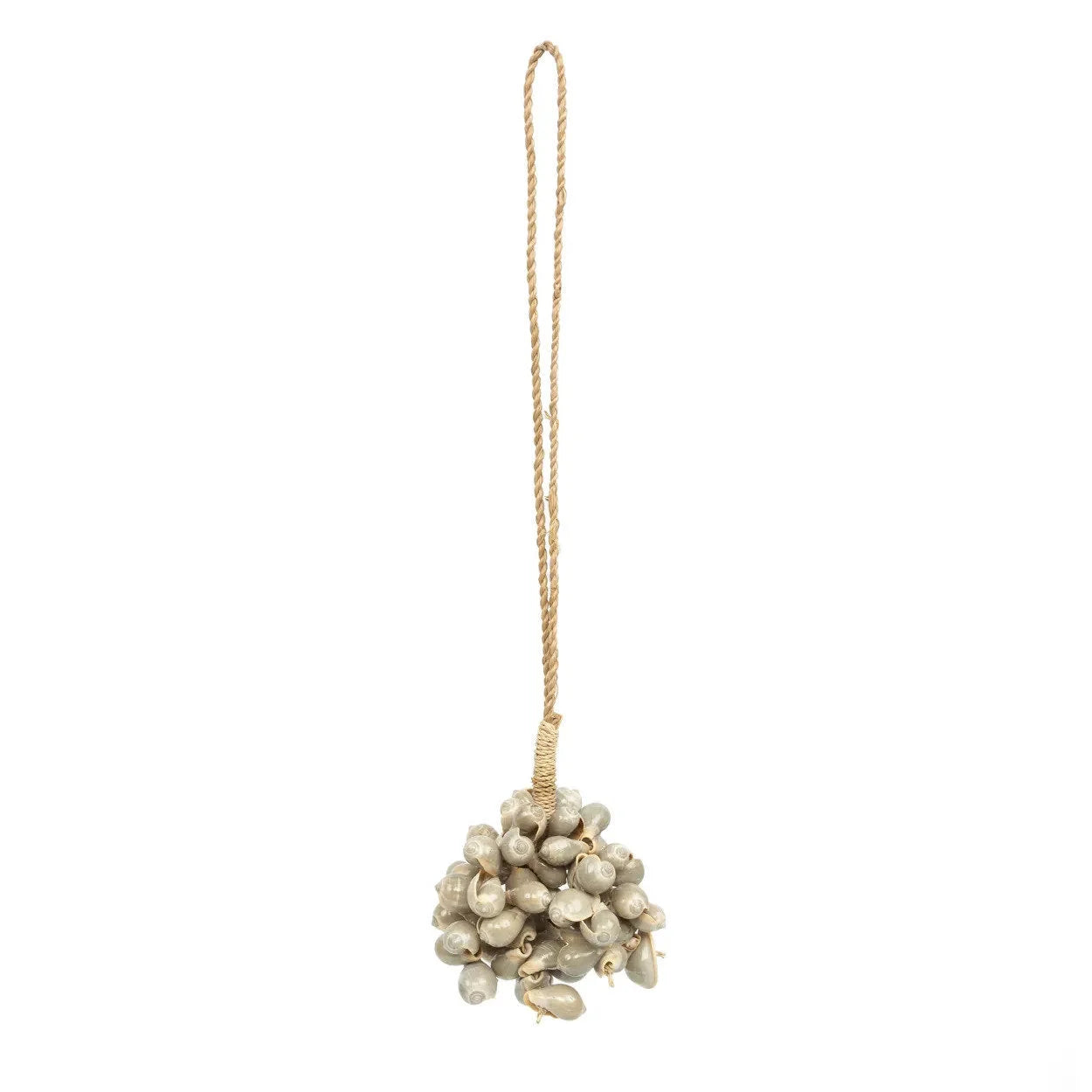 Suspension en coquillages beige – Pompon artisanal