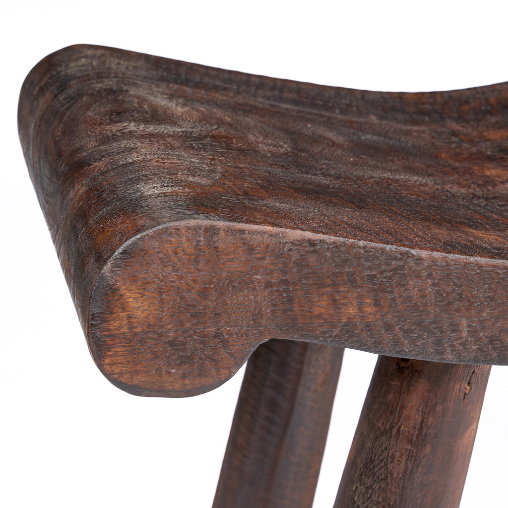 Banc en bois massif brun foncé ondulé pour salon – 155x35 cm