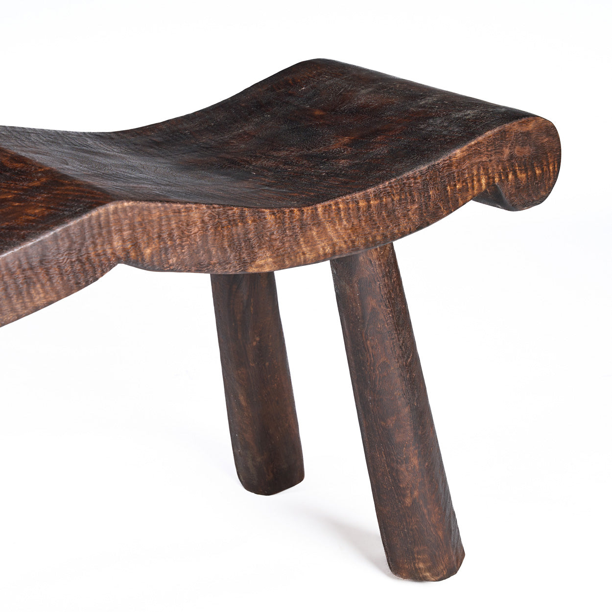 Banc en bois massif brun foncé ondulé pour salon – 155x35 cm