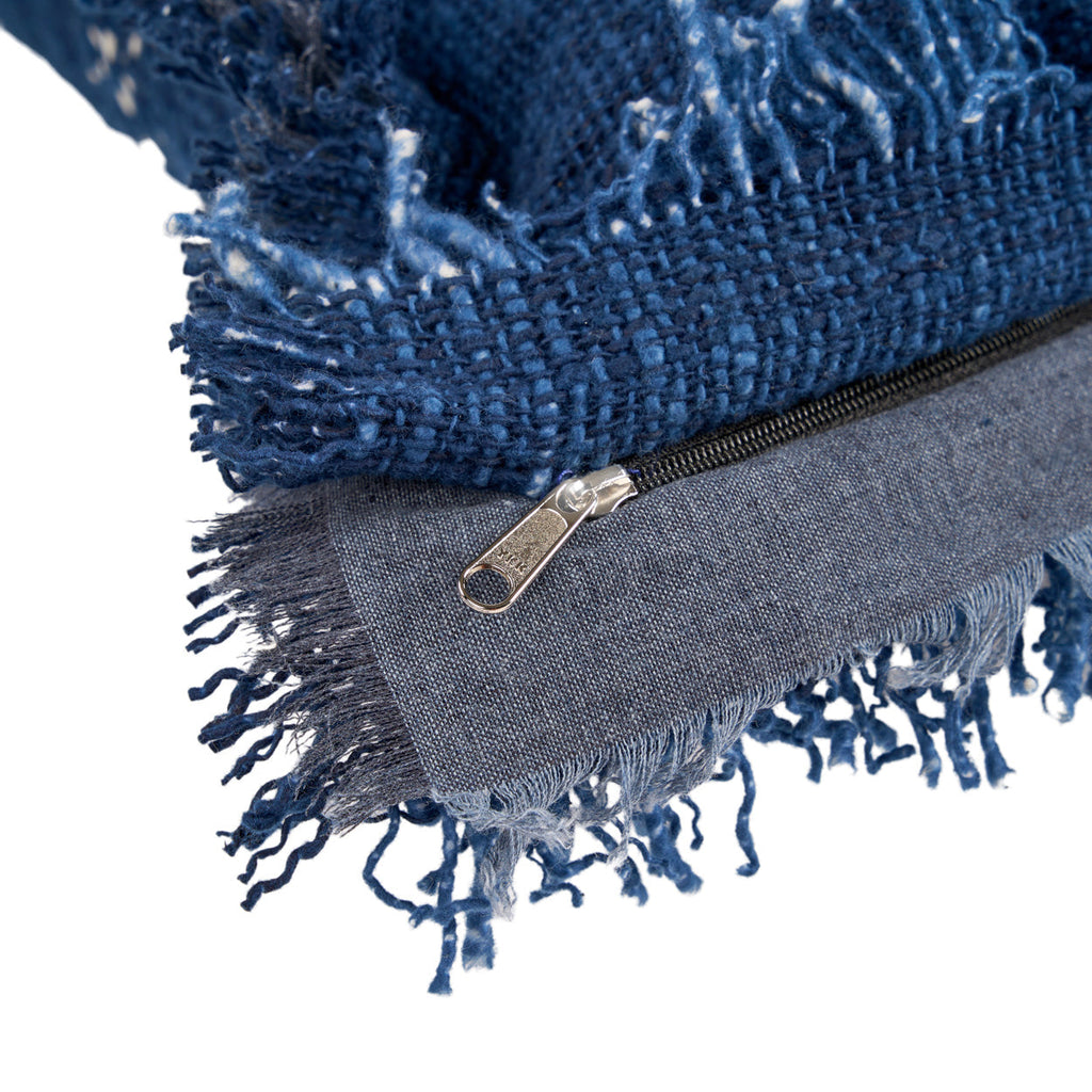 Housse de coussin bleu frangé en coton-lin 50x50 cm