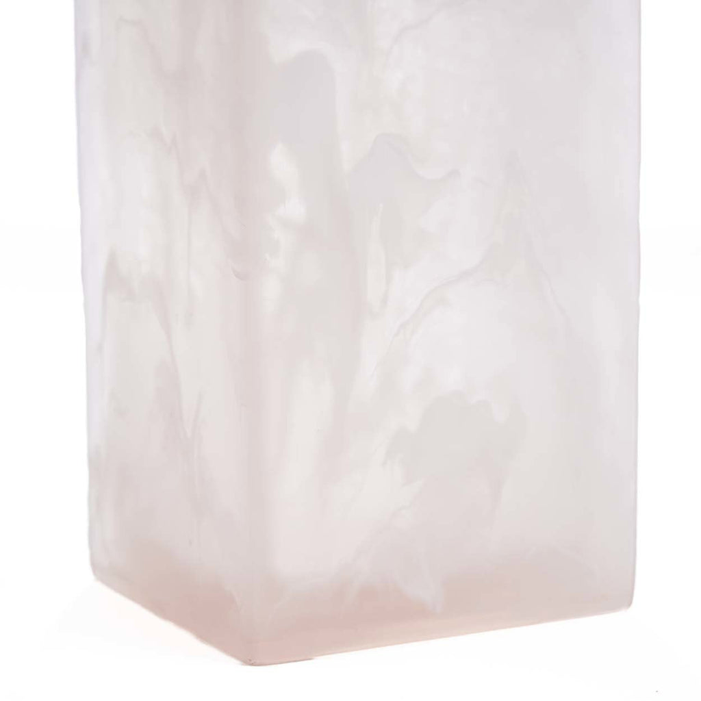 Distributeur de savon en résine marbrée rose et blanche avec pompe dorée