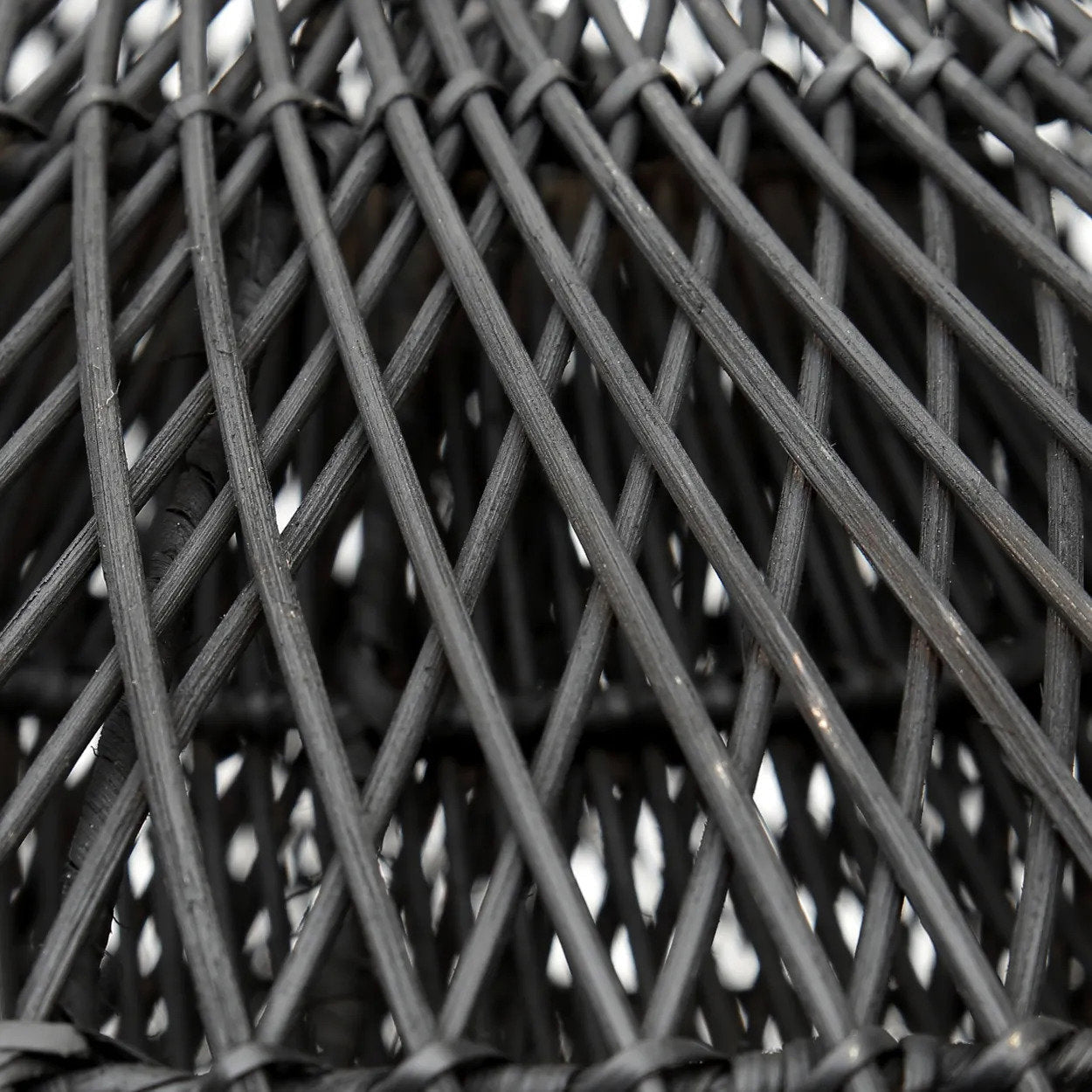 Suspension en rotin noir 60 cm forme nuage artisanale