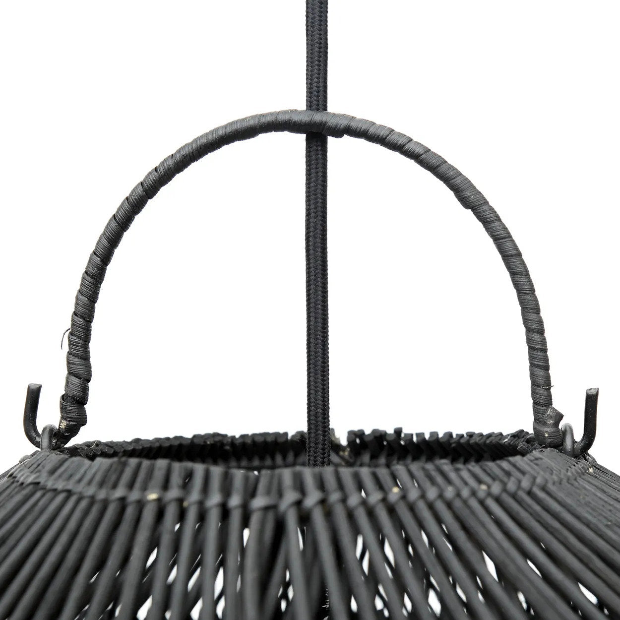 Suspension en rotin noir 60 cm forme nuage artisanale