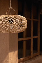 Suspension ovale en rotin naturel ajouré – Ø40 cm
