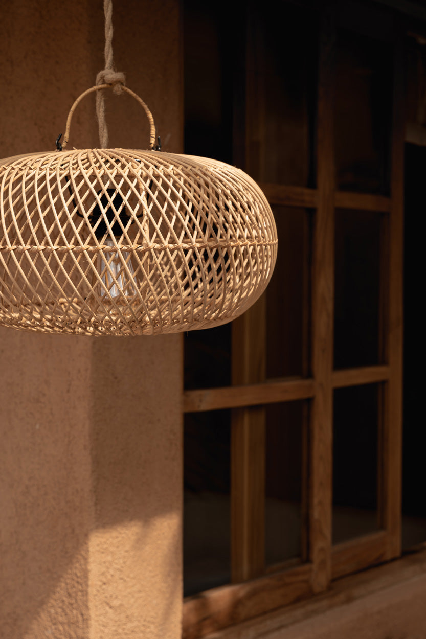 Suspension ovale en rotin naturel ajouré – Ø40 cm