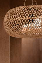Suspension ovale en rotin naturel ajouré – Ø40 cm