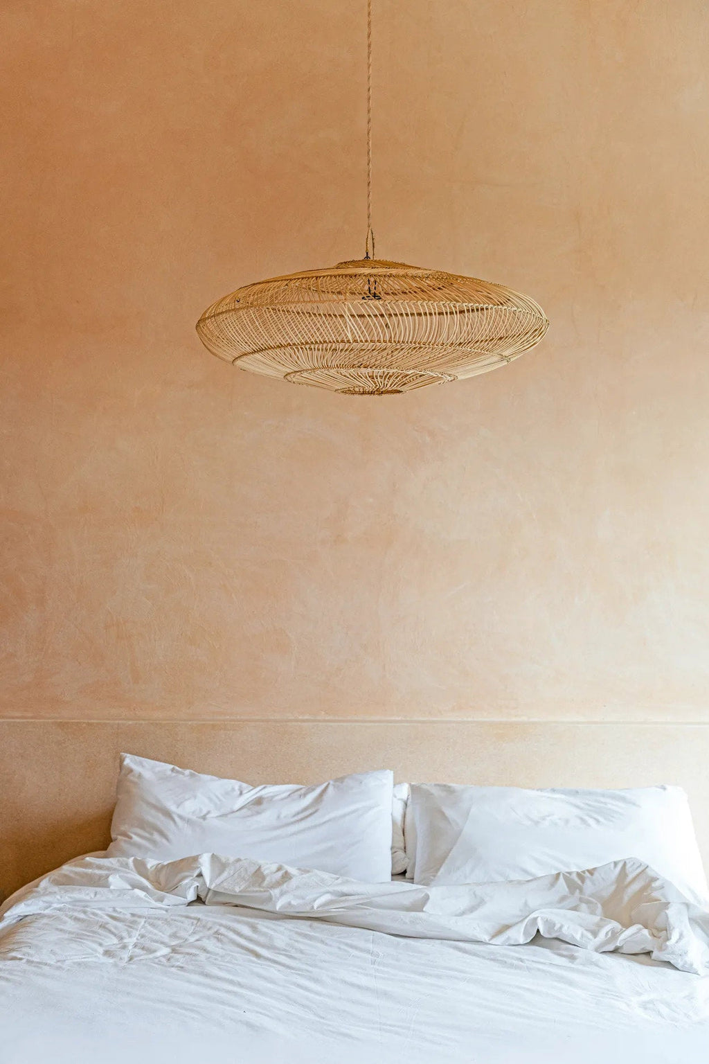 Suspension en rotin naturel forme soucoupe ajourée – Ø75 cm - M