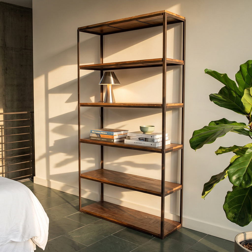 Étagère haute en bois recyclé et métal noir ouverte – 100x38 cm