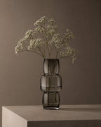 Vase décoratif en verre fumé forme totem gris foncé – H27 cm