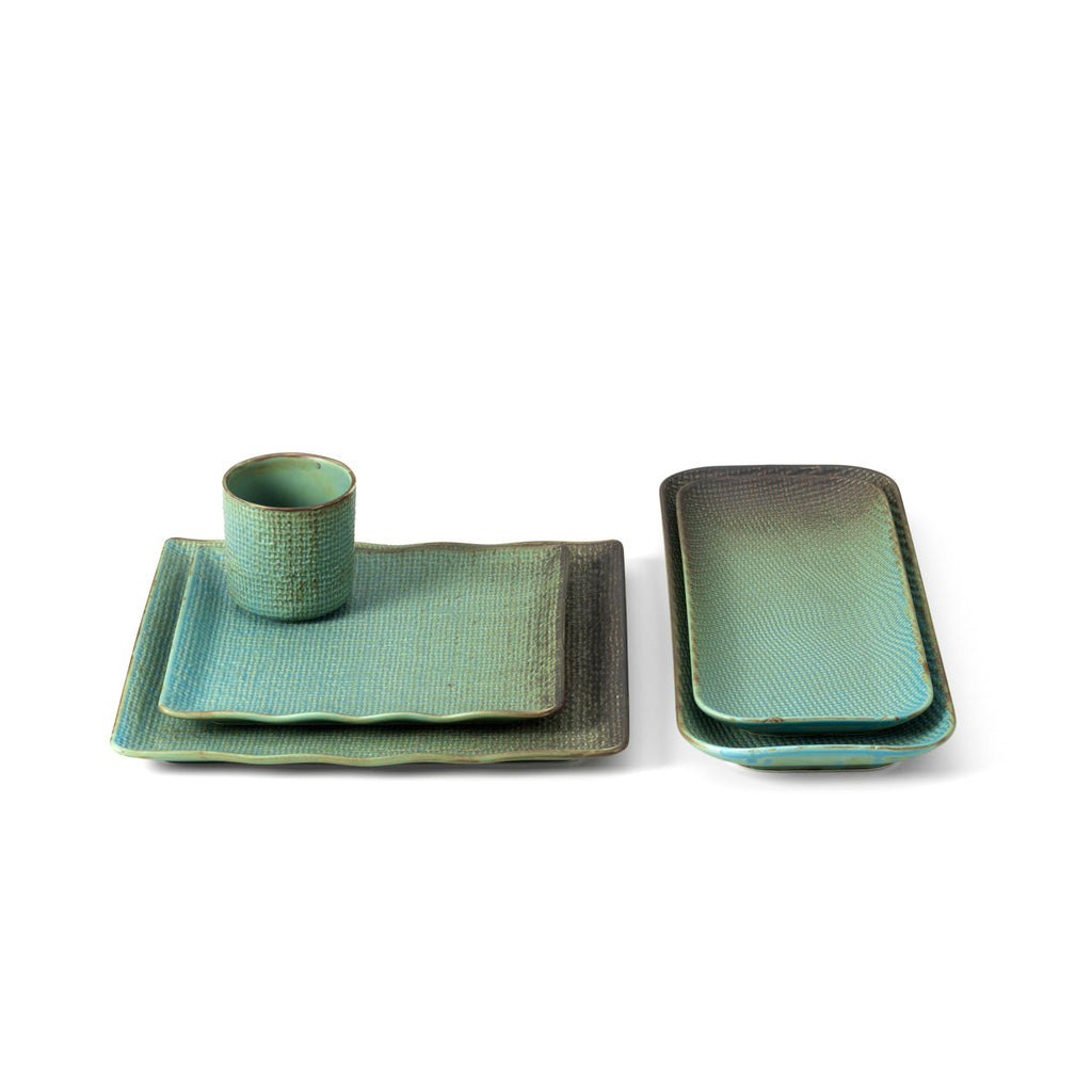 Assiette carrée céramique vert céladon effet tissé