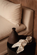 Serviette en lin rayée noir et écru pour table raffinée