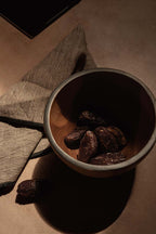 Serviette en lin naturel rayée bordure noire