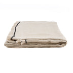 Nappe rectangulaire en lin écru bord noir frangé – 150x300 cm